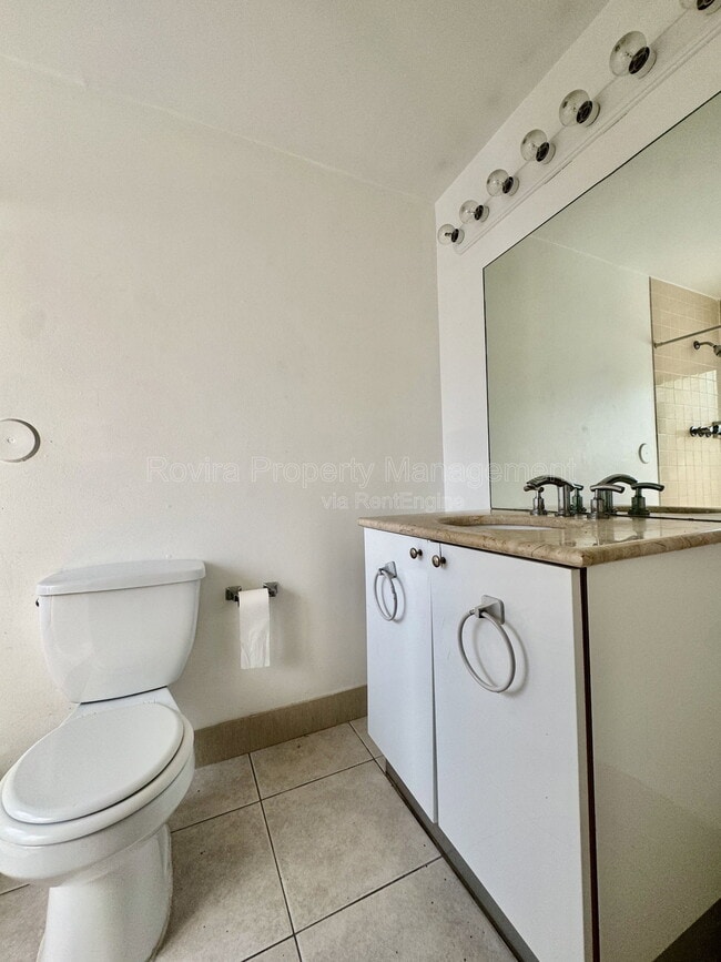 Building Photo - 2180 Brickell Ave