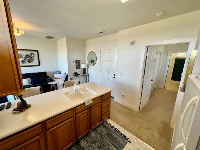 Building Photo - 189E - CS