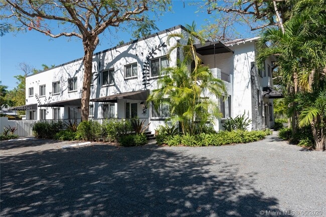 Building Photo - 3669 Poinciana Ave