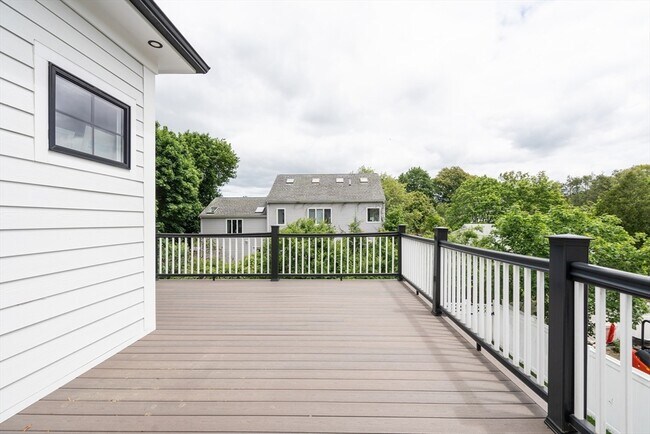 Building Photo - 19 Shute Path