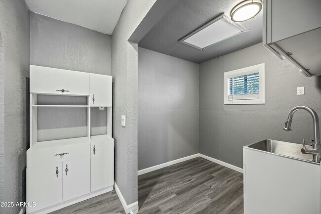 Building Photo - 2601 N 51st St