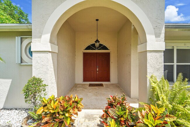 Building Photo - 945 Sunflower Ave
