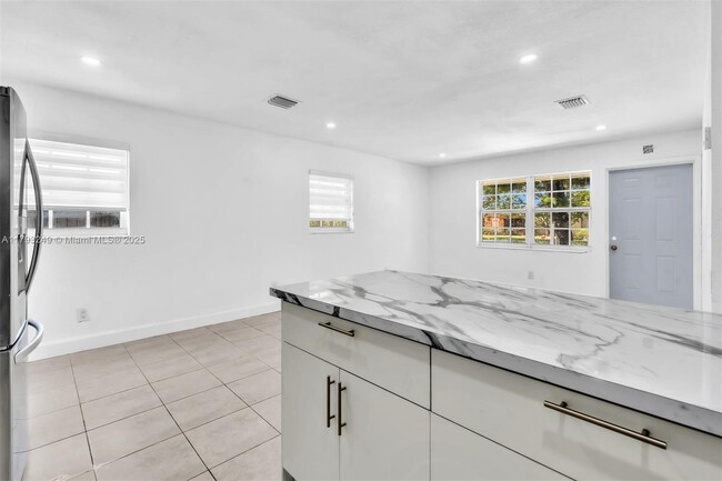 Building Photo - 11790 SW 34th St