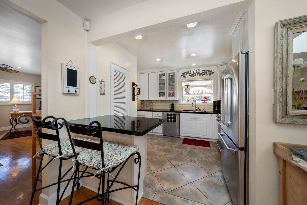Building Photo - 4571 Canoga Dr