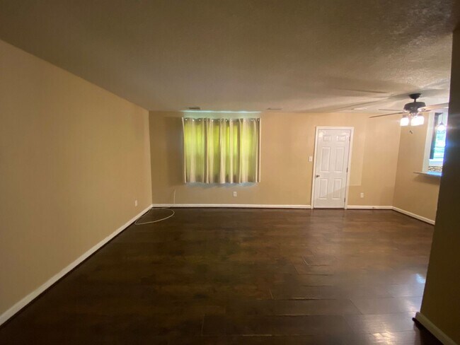 Building Photo - Charming 3-Bedroom Ranch !! "ASK ABOUT OUR...