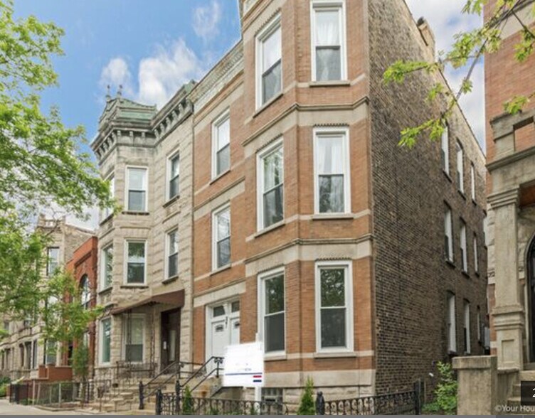 Building Photo - 841 N Damen Ave