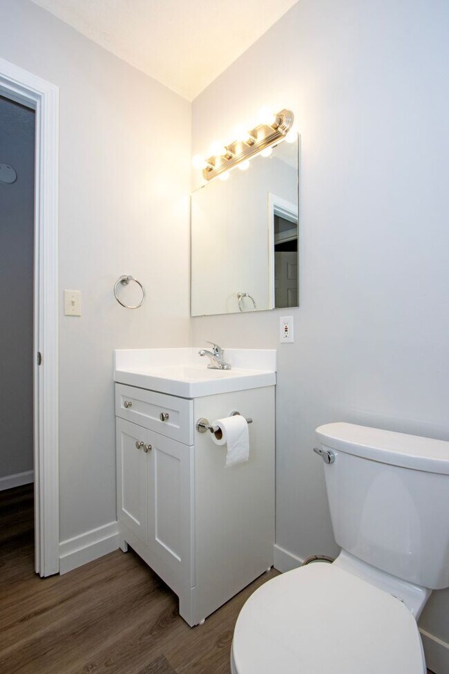 Building Photo - Two bedroom apartment