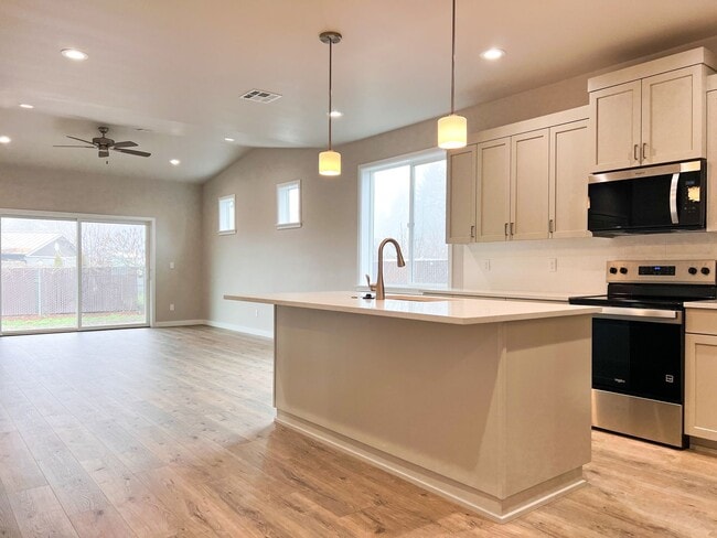 Building Photo - NEW CONSTRUCTION 4BD/2BA HOME IN JEFFERSON