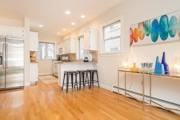 Building Photo - 1431 Cambridge St