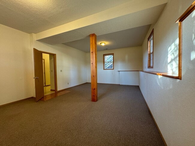 Building Photo - Charming 3-Bed, 2-Bath Home Just Minutes from Fort Leonard Wood!
