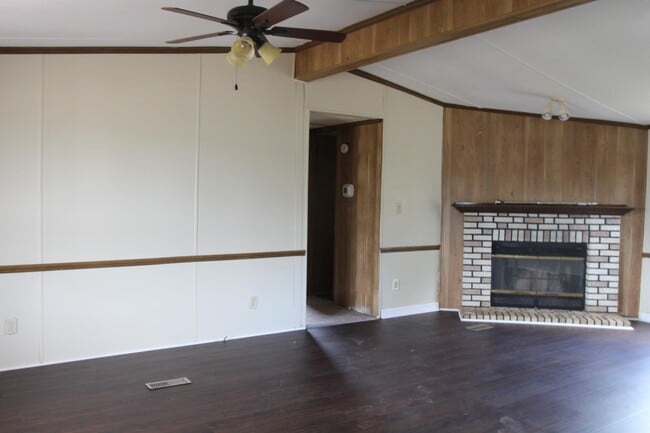 Building Photo - 609 Sapling Ln