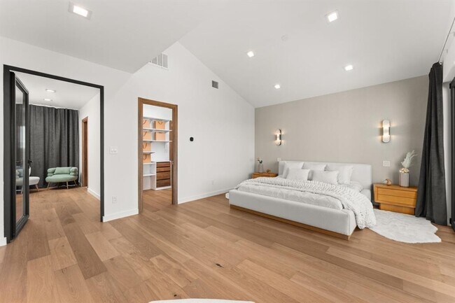 Building Photo - 2714 Lakehurst Rd