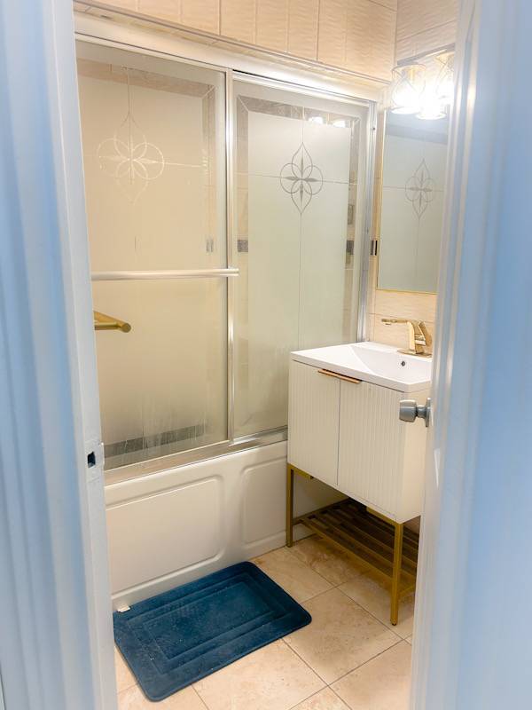 Building Photo - 420 W 206th St