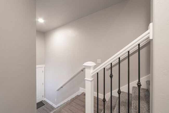 Building Photo - Text RENT to +18019018302