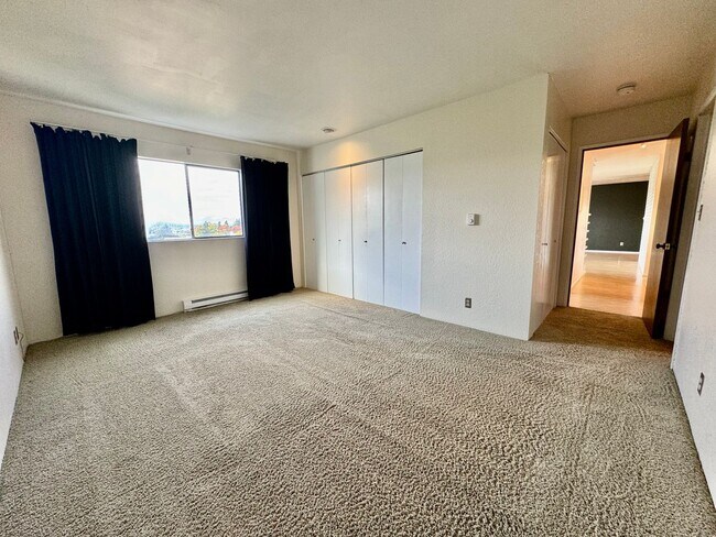 Building Photo - Lovely Fremont 2 Bedroom - Stellar Location! AVAILABLE 8/10/2026!