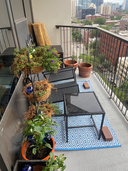 Patio - 1560 N Sandburg Ter