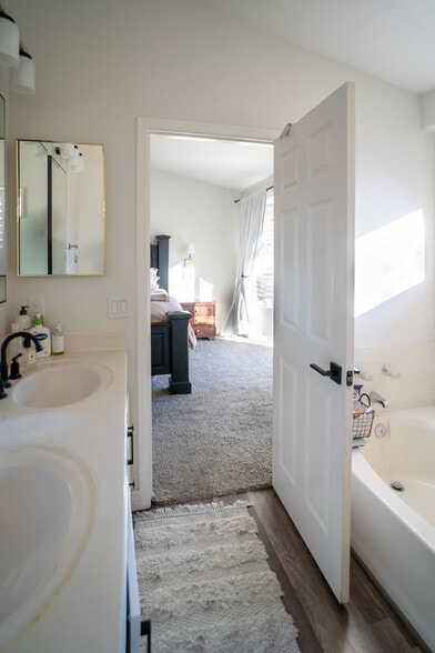 Building Photo - 1721 W Jupiter Way