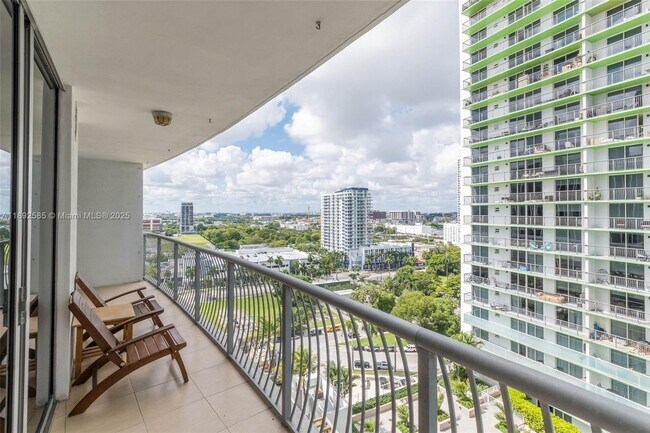 Building Photo - 1750 N Bayshore Dr