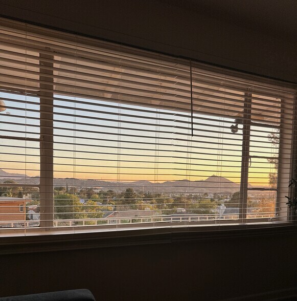 Building Photo - 2924 Piedmont Dr