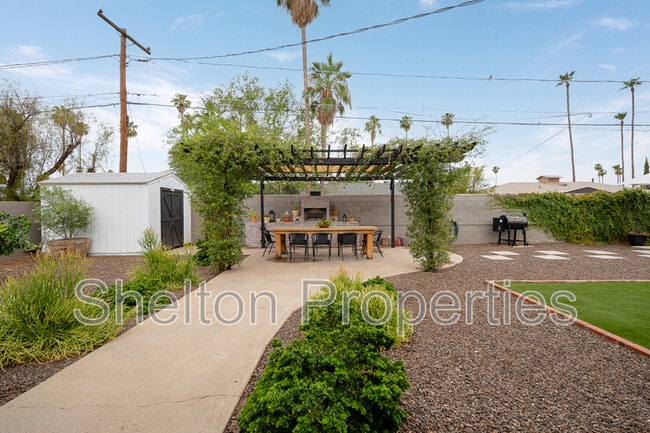 Building Photo - 1731 W Highland Ave