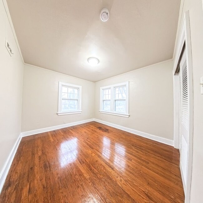 Building Photo - Beautiful 3 bedroom 1 bathroom home