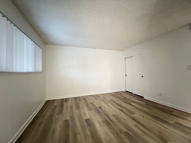 Building Photo - 3 Bed 2.5 Bath Townhouse