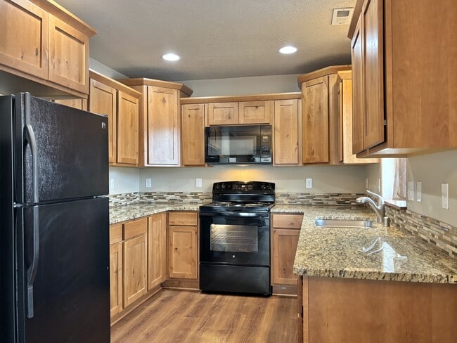 Building Photo - 8811 N Elm St