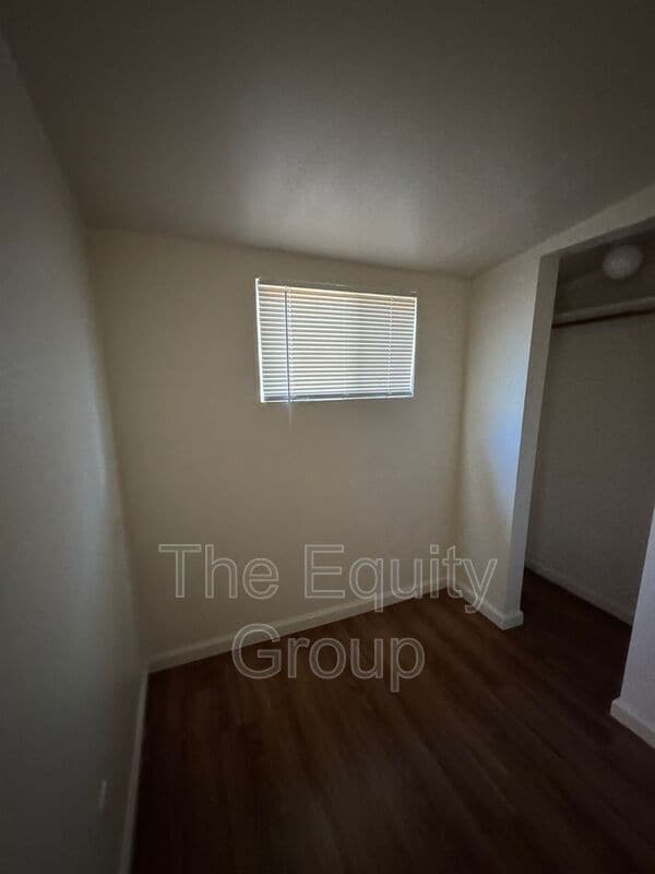 Building Photo - 449 1/2 W Maple Avenue