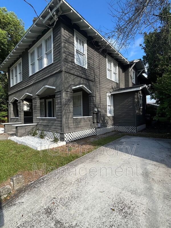 Building Photo - 2561 Rosselle St