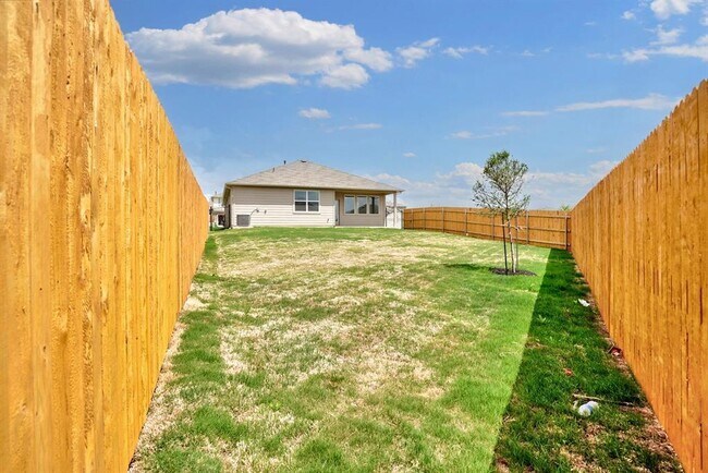 Building Photo - 10600 Seguin St