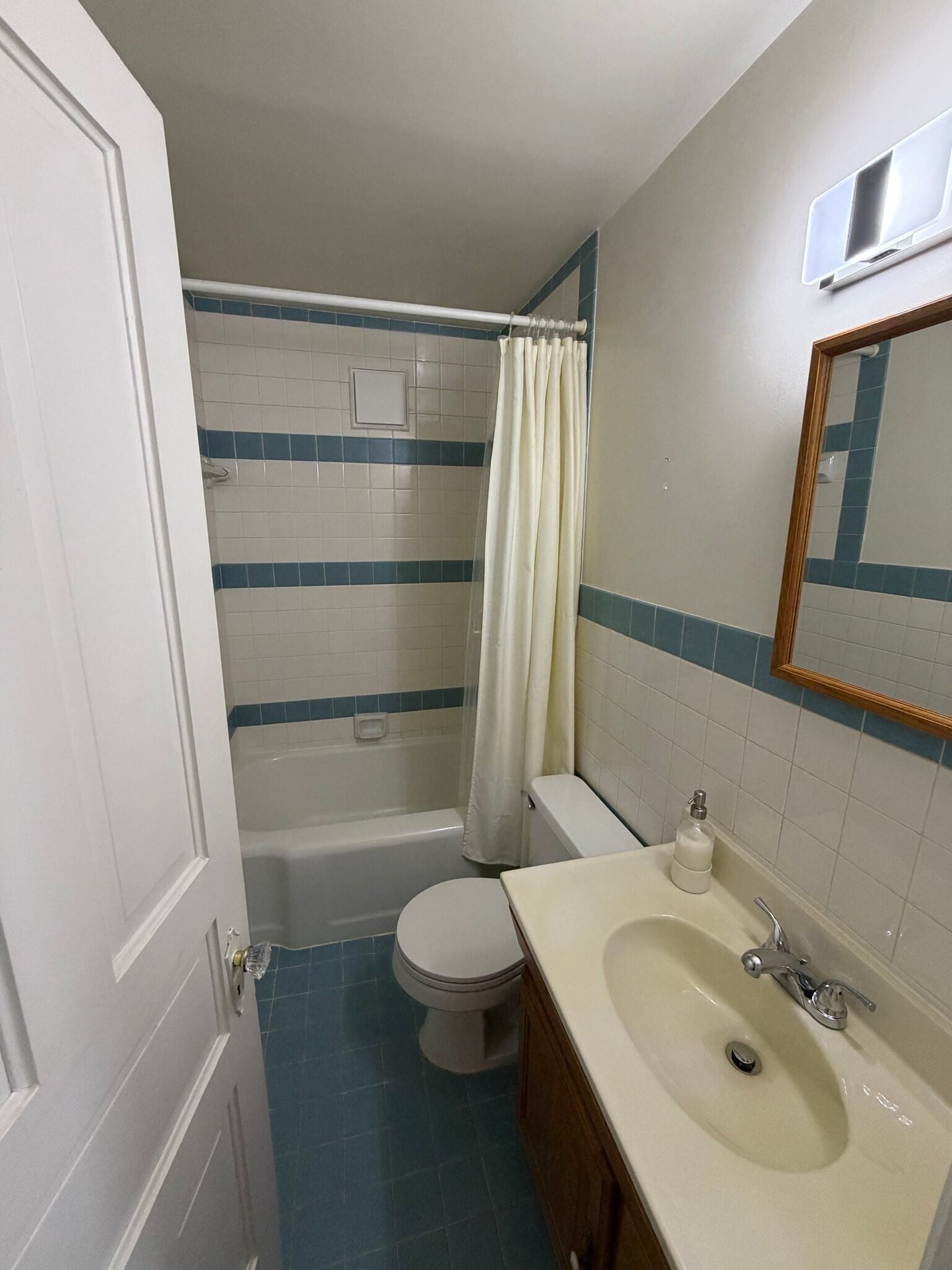 Building Photo - 34 Hereford St