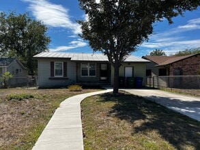 Building Photo - 726 John Adams Dr
