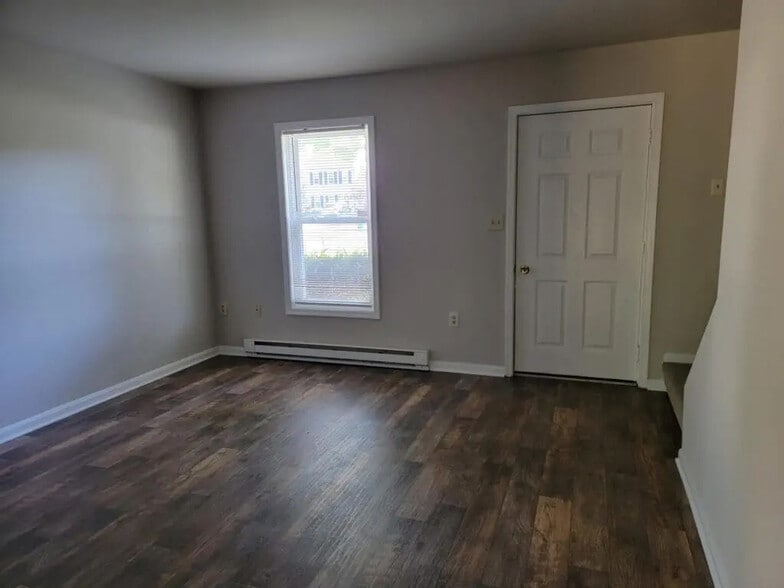 Building Photo - 694 S Cedar St