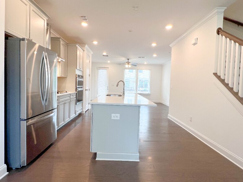 Building Photo - 6605 Beacon Dr
