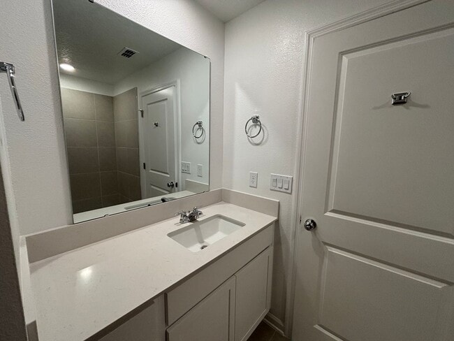 Building Photo - Beautiful Updated Home