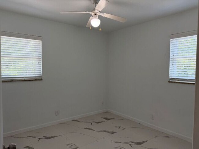 Building Photo - Easy Living with this 3 Bedroom Home on oversized fenced lot.