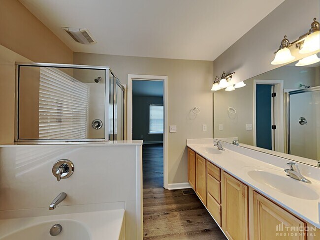 Building Photo - 121 Stoneheath Dr