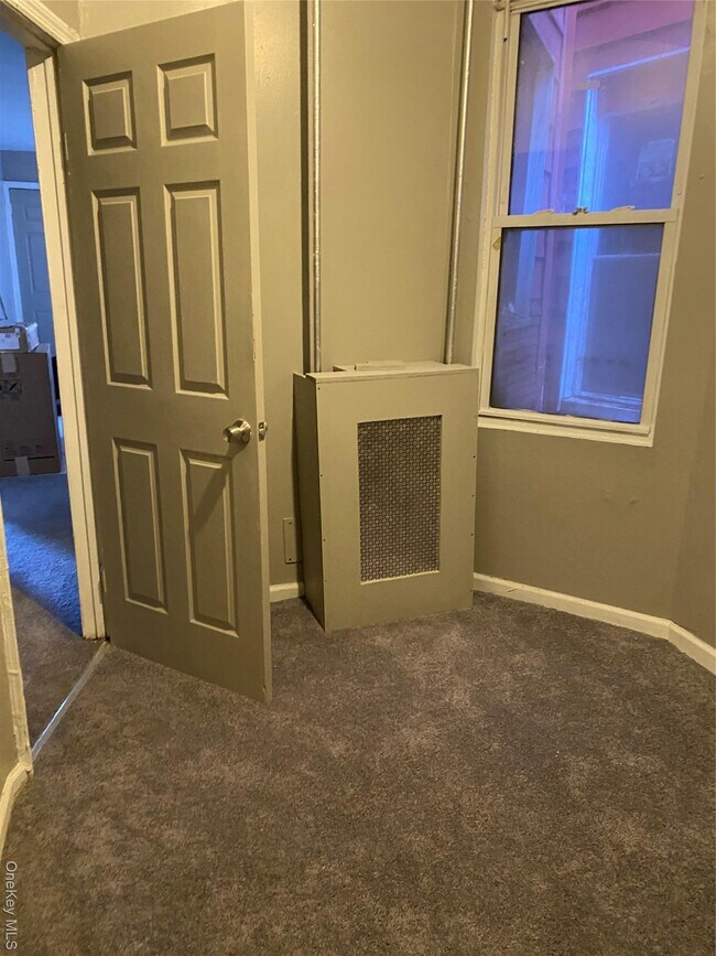 Building Photo - 769 E 223rd St