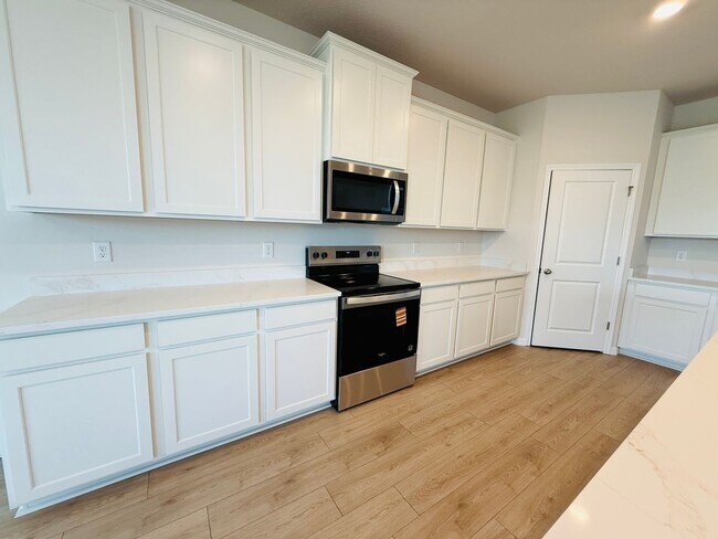 Building Photo - New built 4 bedroom 3 bath 3 car garage in Coddington Subdivision
