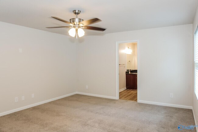 Building Photo - 204 Farmington Dr