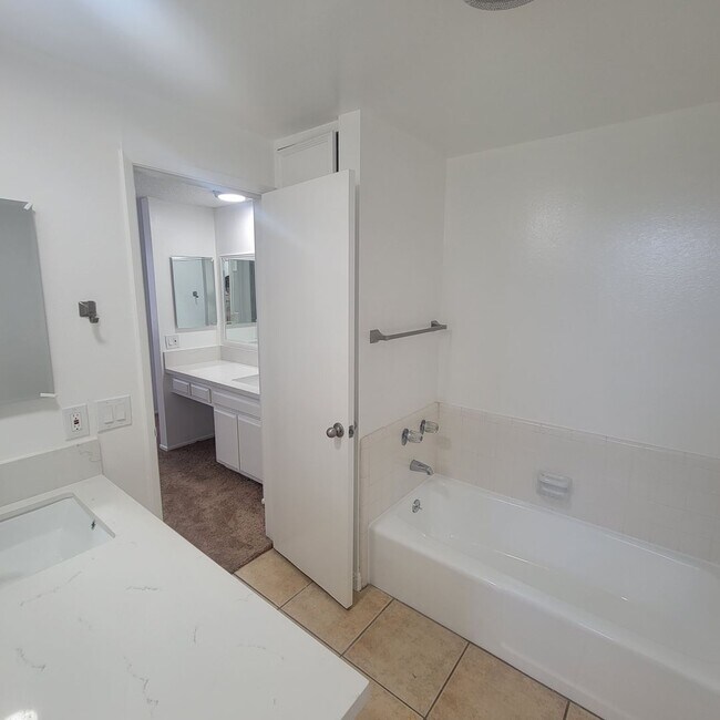 Building Photo - 2 BEDROOM CONDO UNIT IN THE WEST LA AREA 646 481 4404