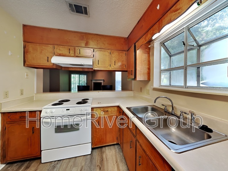 Building Photo - 2813 Langley Ave