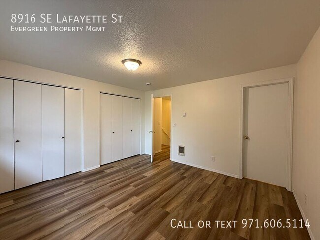 Building Photo - 8916 SE Lafayette St
