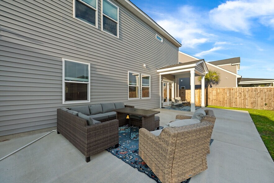 Building Photo - 188 Lucca Dr