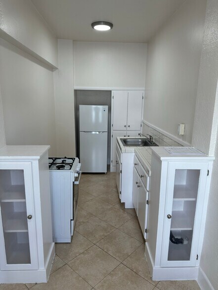 Building Photo - 1922 Highland Ave