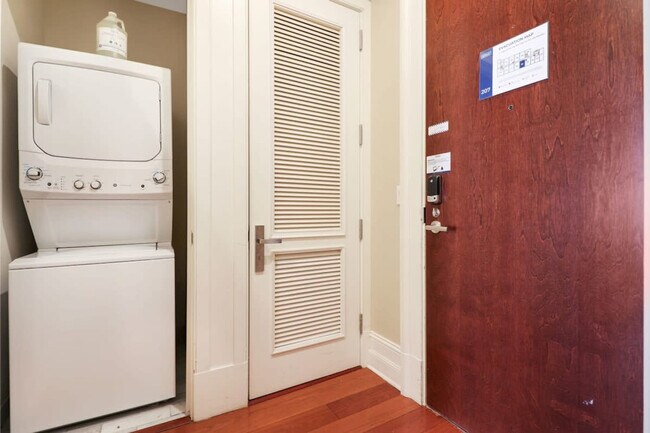 Building Photo - 822 Perdido St