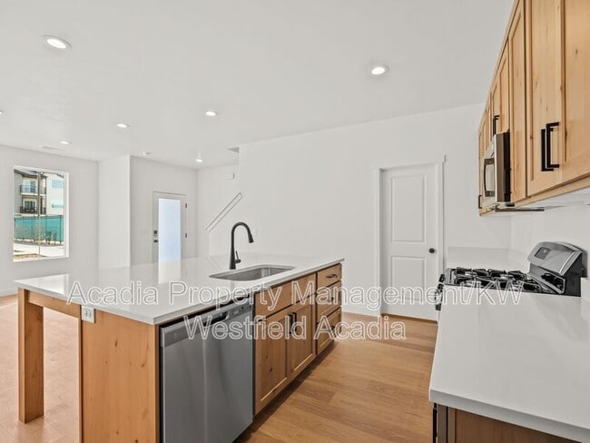 Building Photo - 226 E 860 S