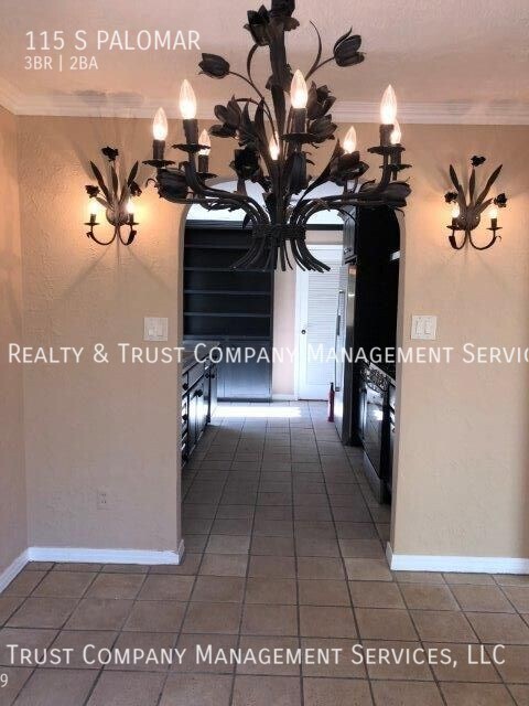 Building Photo - 115 S Palomar Dr