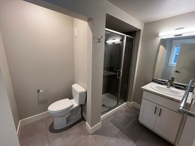 Building Photo - DKN1467