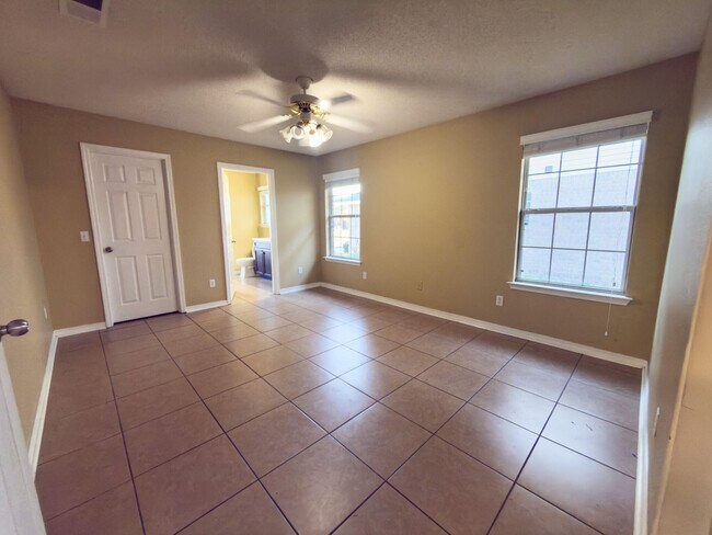 Building Photo - 9760 Seafarer's Way